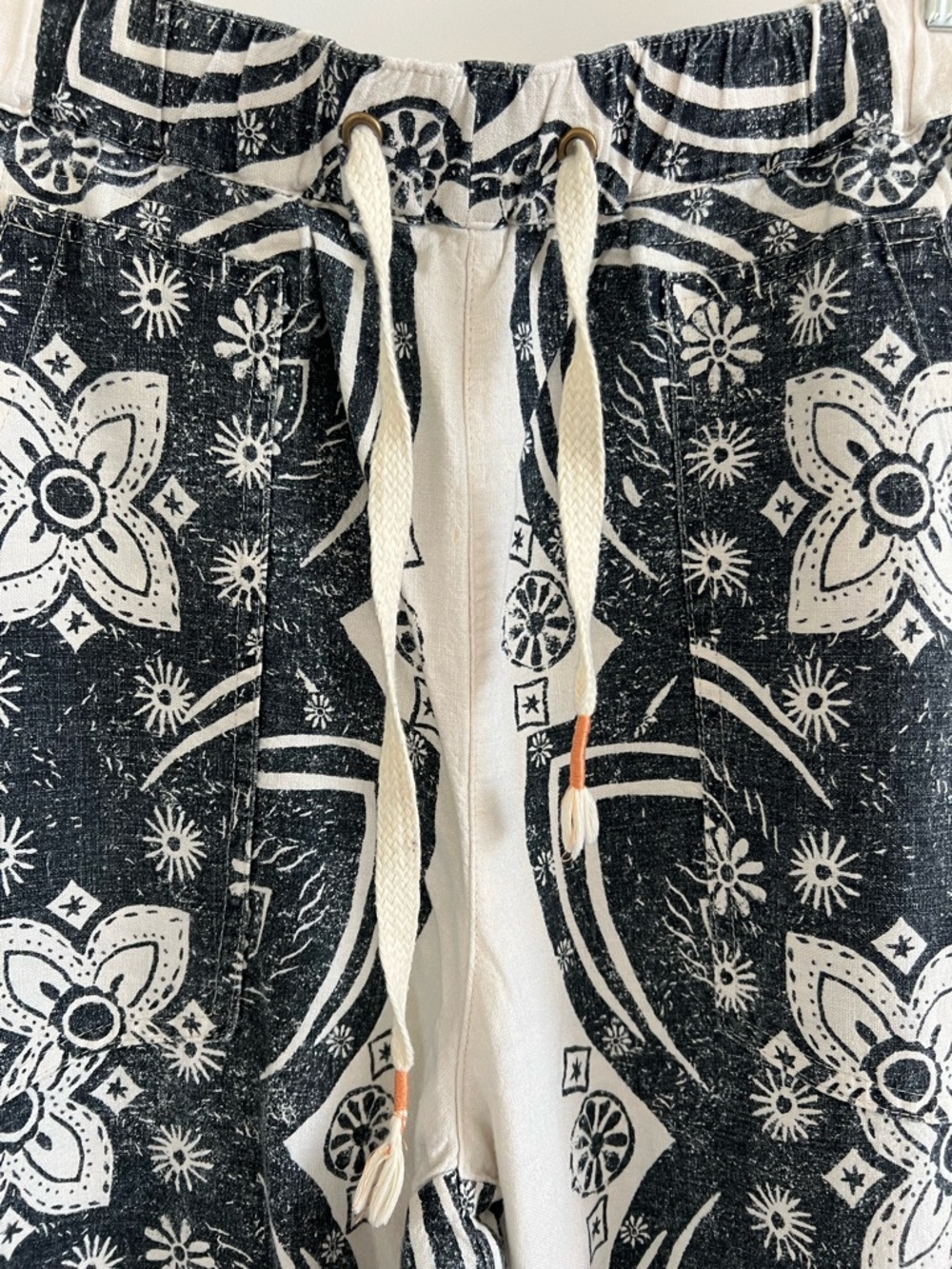 Pilcro Anthropology Floral Print Drawstring Pants - Picture 2 of 8